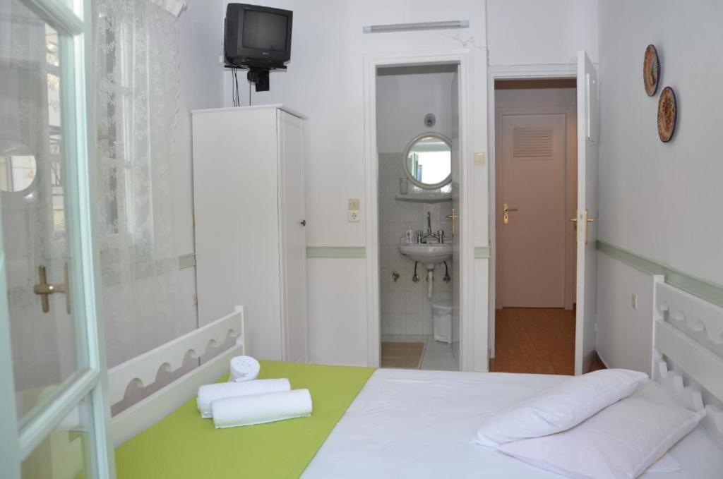 Aegli Rooms Тинос Екстериор снимка
