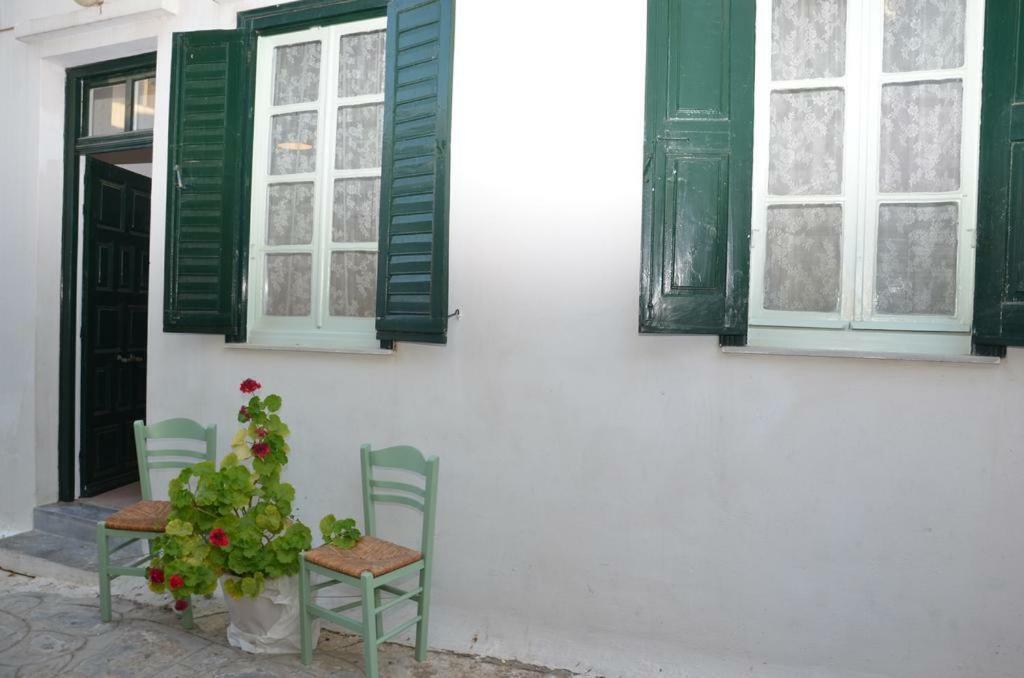 Aegli Rooms Тинос Екстериор снимка