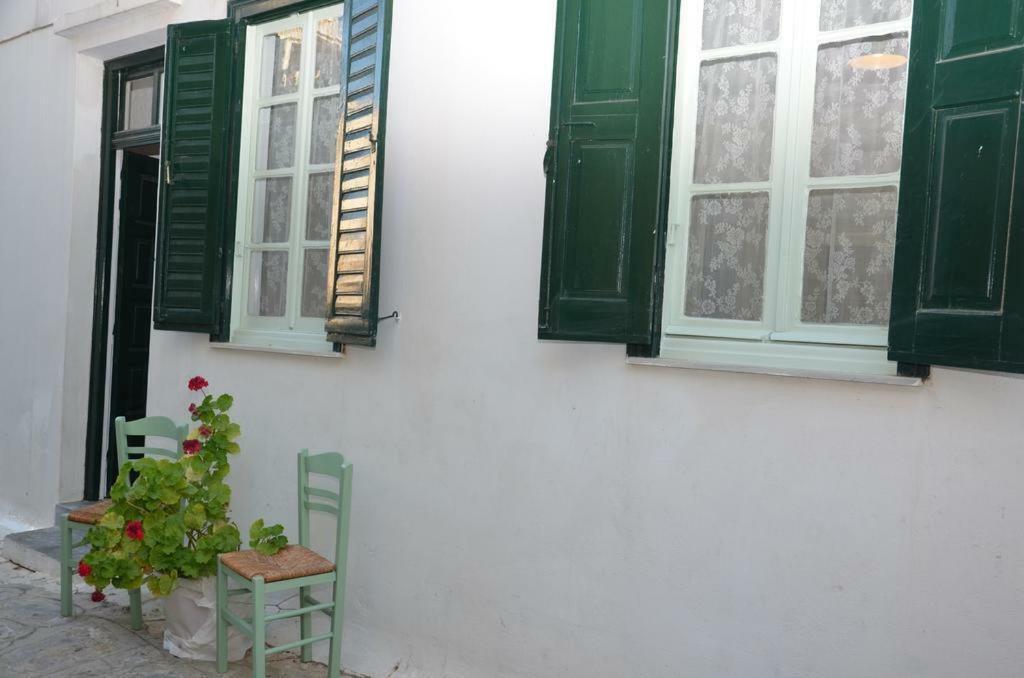 Aegli Rooms Тинос Екстериор снимка