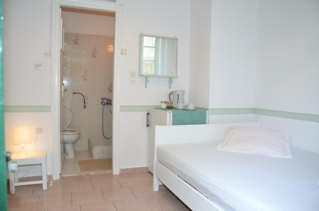 Aegli Rooms Тинос Екстериор снимка